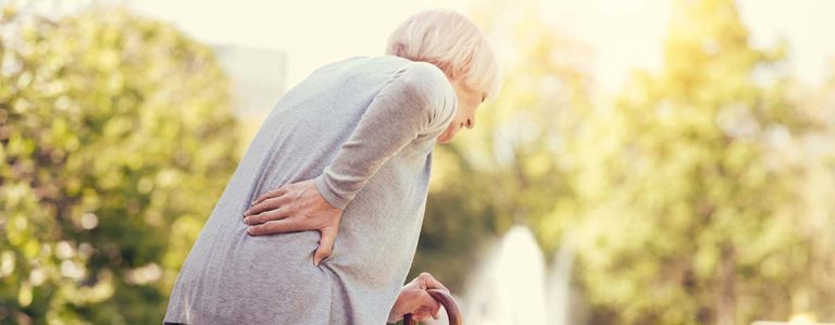 Expertenstandard Schmerz: Bewohnerin mit Schmerzen