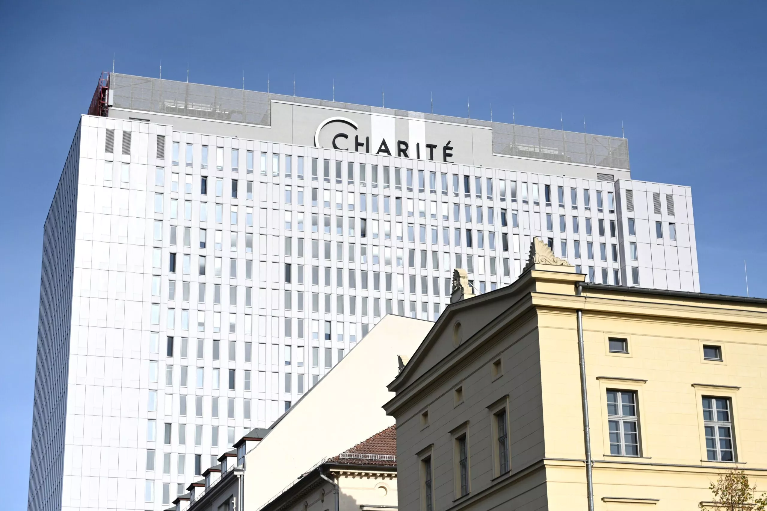 Charité Krankenhaus in Berlin - Foto von der Frontansicht des Gebäudes