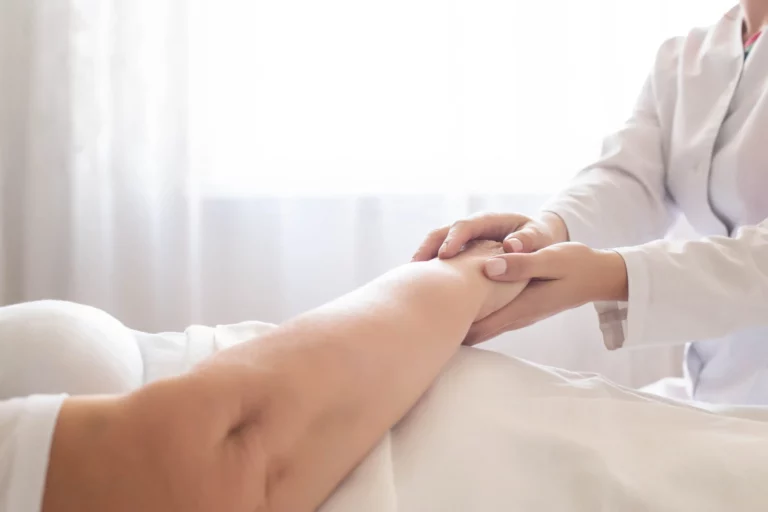 Auf diesem Bild sehen Sie einen Ausschnitt aus dem E-Learning-Kurs zum Thema Expertenstandard Dekubitusprophylaxe in der ambulanten Pflege.