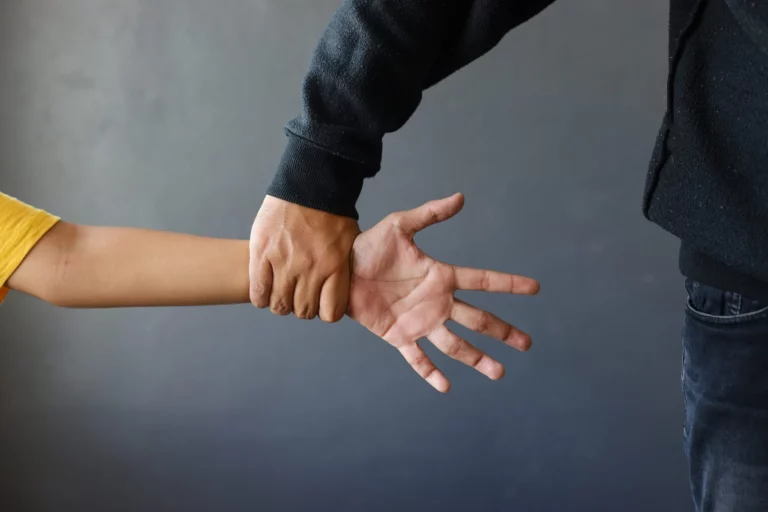 Auf diesem Bild sehen Sie einen Ausschnitt aus dem E-Learning-Kurs zum Thema sexualisierte Gewalt in der Kinder- und Jugendhilfe