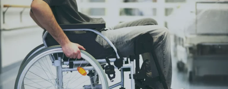 Titelbild E-Learning Kurs Hilfsmittel und Pflegehilfsmittel